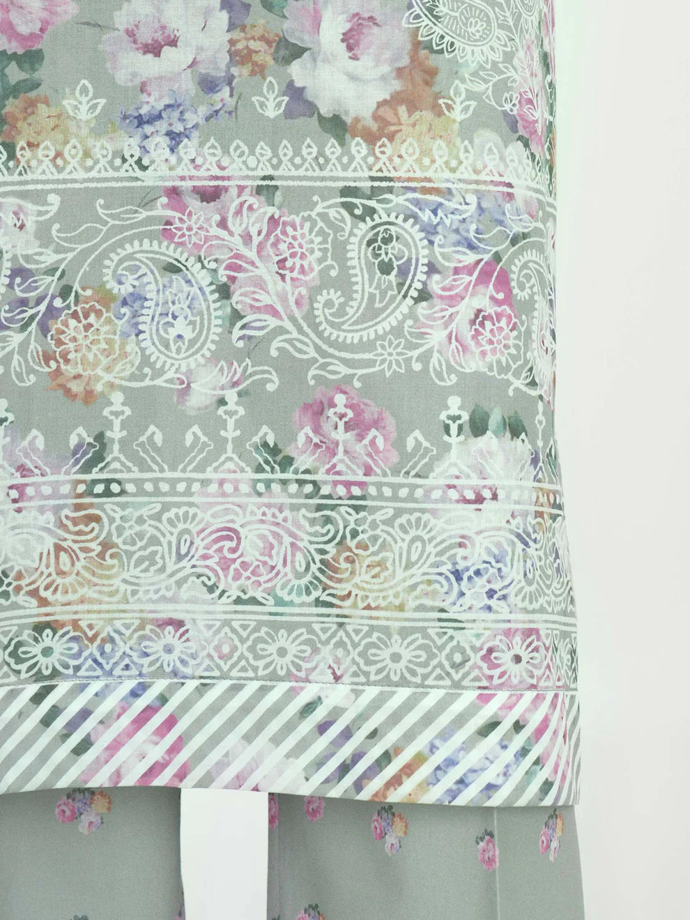 3 Piece Lawn Suit- Printed (Unstitched)